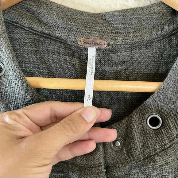 Free people green vest zippered size small fits a medium - Picture 2 of 4